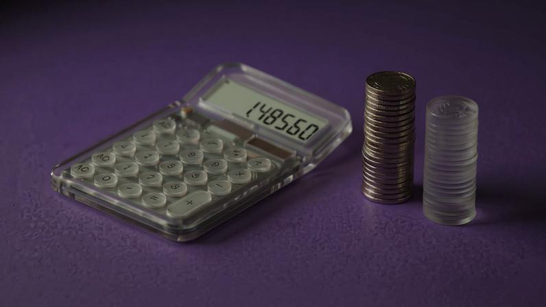 Calculadora e pilhas de moedas, representando os cálculos que devem ser feitos para considerar o efeito da tributação nas estratégias para viver de renda