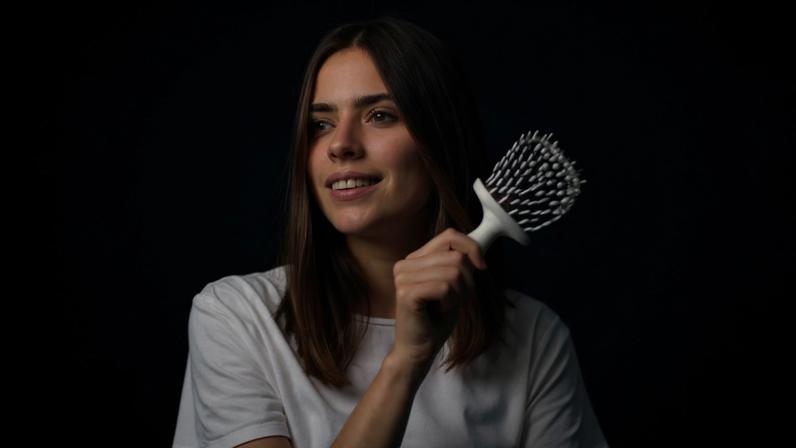 Desembaraçar o cabelo corretamente ajuda a evitar danos
