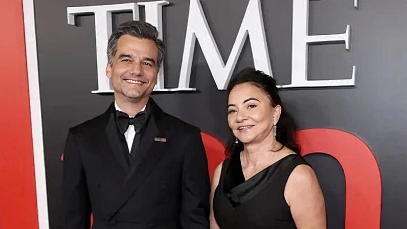 Wagner Moura e Alderiva Moura comparecem ao Time100 Gala 2026 no Jazz at Lincoln Center em 23 de abril de 2026 na cidade de Nova York