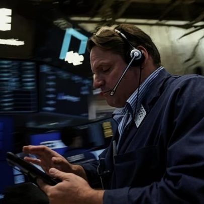 Wall Street sobe com extensão de cessar-fogo e novos balanços