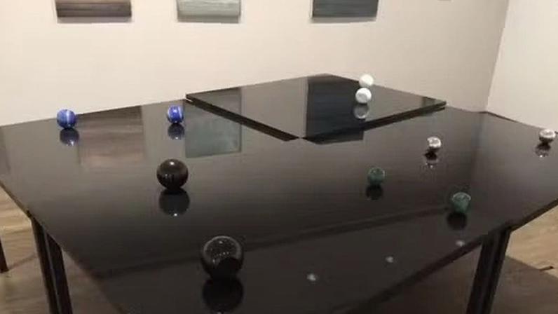 Casa Roberto Marinho faz exposição de Waltercio Caldas