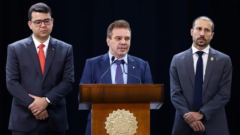 Ministro Lima e Silva com secretário Chico Lucas e diretor-executivo da Polícia Federal, William Murad. (Foto: Tom Costa/MJSP)