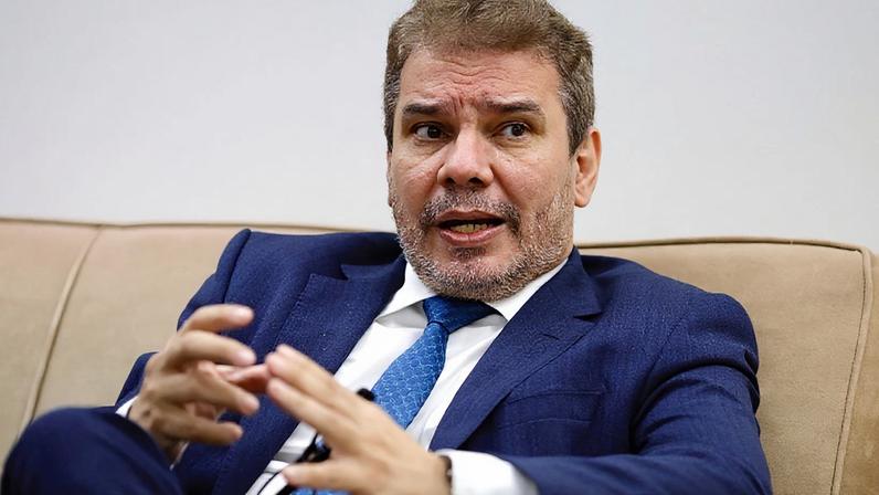 Governo Lula avança regra contra conteúdo misógino na internet