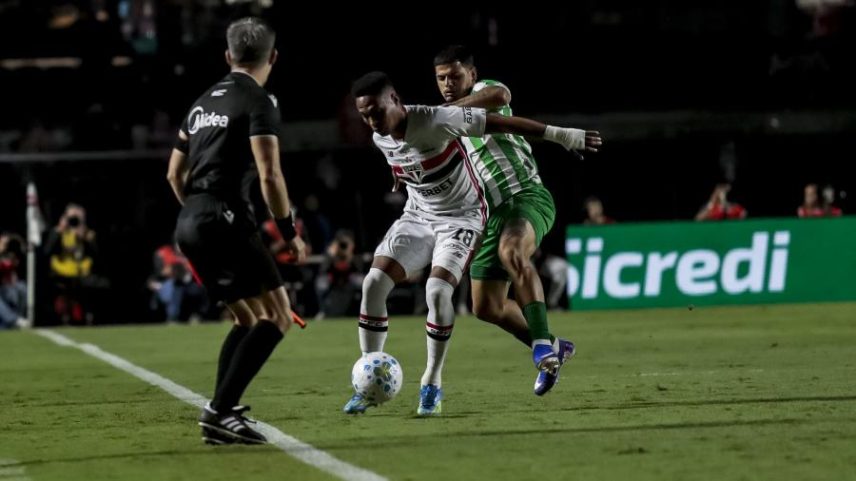 Wendell em ação durante São Paulo x Juventude, jogo da Copa do Brasil