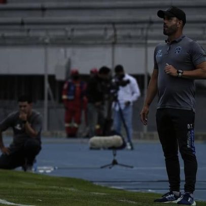 Botafogo enfrenta brasileiro quase boliviano no comando do Independiente Petrolero
