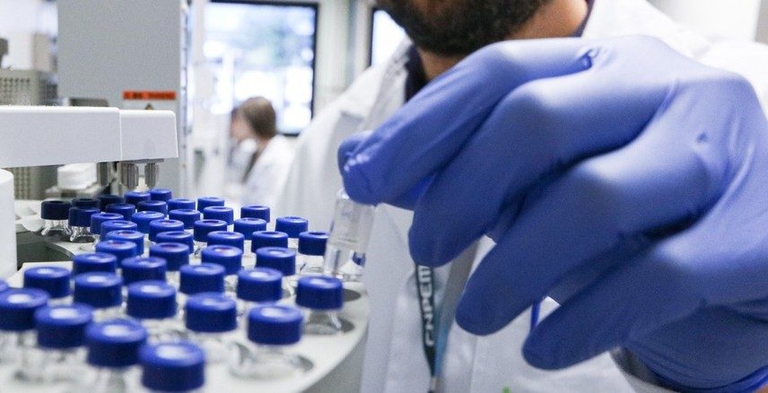Suprimentos médicos são majoritariamente compostos por plásticos, que estão ficando mais caros devido à guerra no Oriente Médio