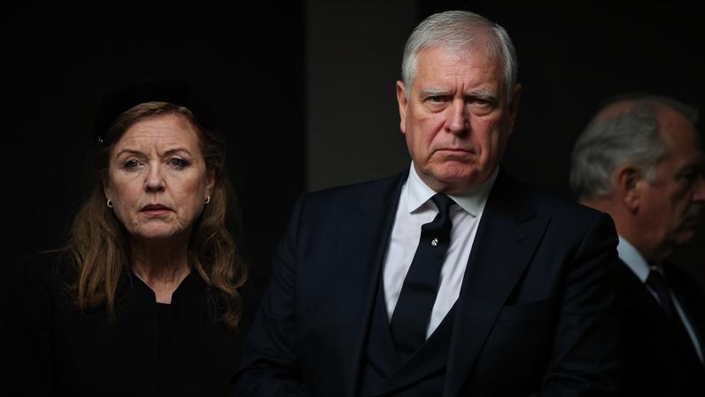 Príncipe Andrew e Sarah Ferguson na Catedral de Westminster, em Londres, em 16 de setembro de 2025 — Foto: GettyImages