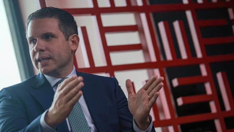 foto colorida do presidente da Câmara, Hugo Motta, em entrevista ao Metrópoles