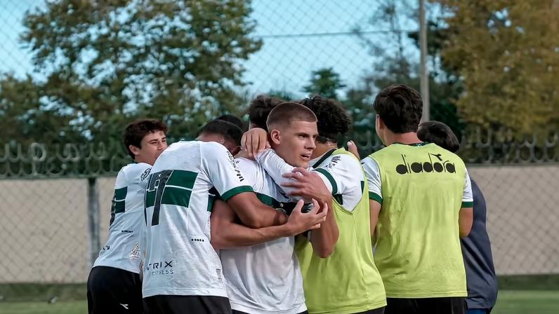 Lucas Taverna / Lateral Sub-20 Coritiba — Foto: Luís Henrique Lisboa - Coritiba