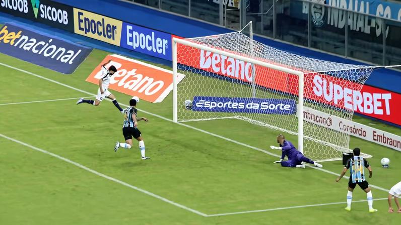 Taliari perde gol inacreditável — Foto: Rafael Favero/ge.globo