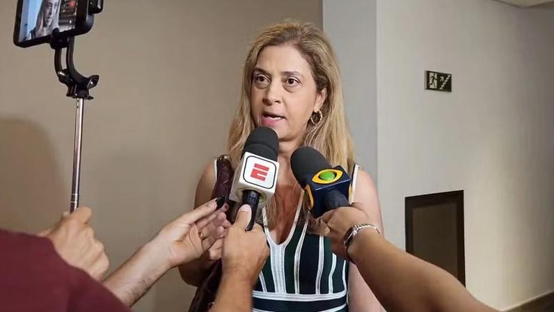 Leila Pereira, presidente do Palmeiras, após evento na CBF — Foto: Marcello Neves
