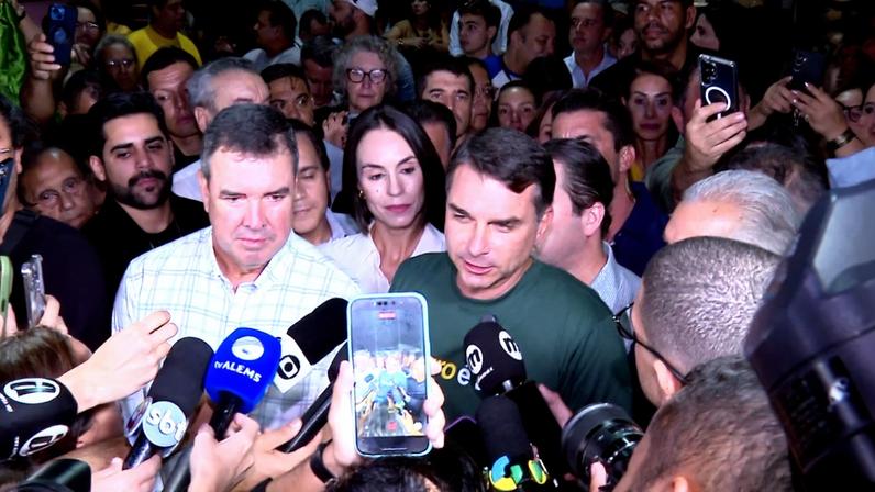 Flávio Bolsonaro em Campo Grande. — Foto: José Aparecido/TV Morena