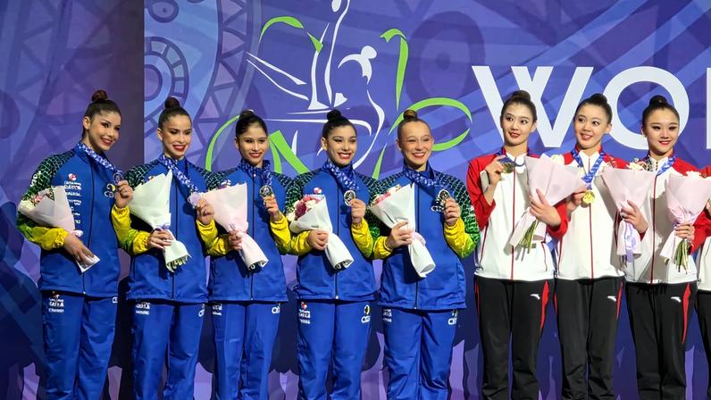 Conjunto do Brasil na Copa do Mundo de GR ginástica rítmica — Foto: Divulgalção/CBG