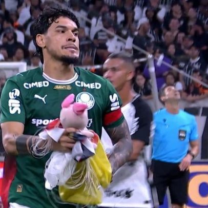 Drone lança porco de pelúcia durante Dérbi Corinthians x Palmeiras