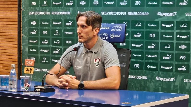 Zubeldía em coletiva | Fluminense x Flamengo — Foto: Marcello Neves
