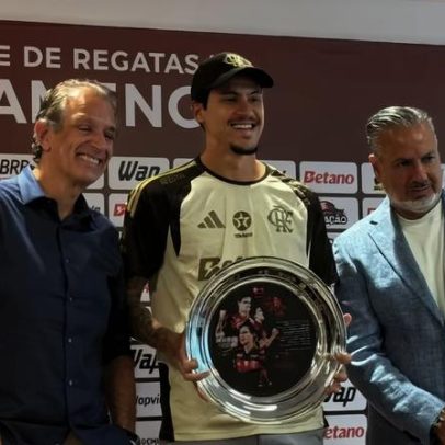 Flamengo presta homenagem a Pedro, maior artilheiro do clube no século