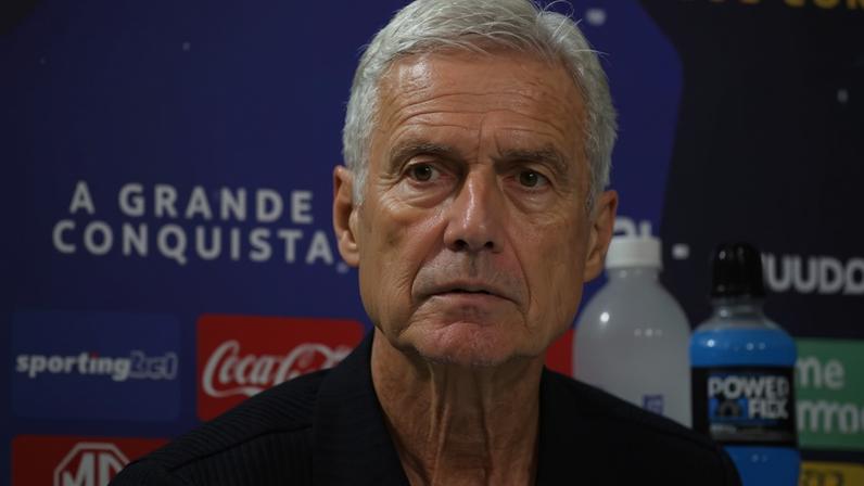 Luís Castro se disse satisfeito com o setor de criação do Grêmio — Foto: Rafael Favero/ge