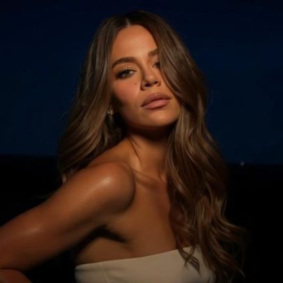 Khloé Kardashian brilha em novas fotos de verão