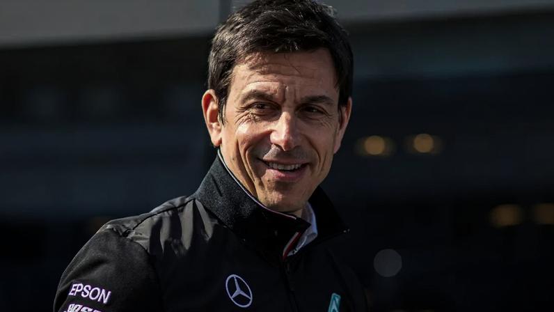 Wolff estabelece regra clara na Mercedes para Russell e Antonelli em 2026