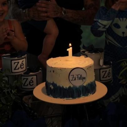 Zé Felipe comemora 28 anos com os filhos e vela inusitada