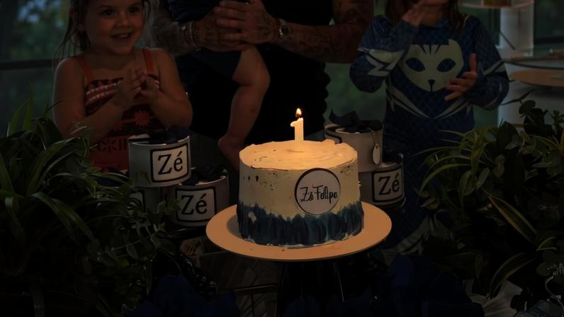 Zé Felipe ganha 'parabéns' ao lado dos filhos — Foto: Reprodução/Instagram