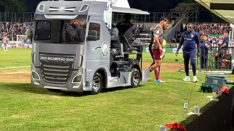 Martinelli, do Fluminense, é substituído contra o Operário — Foto: Jéssica Maldonado / ge