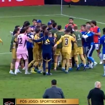 Briga entre jogadores de Cruzeiro e Boca Juniors após partida pela Libertadores