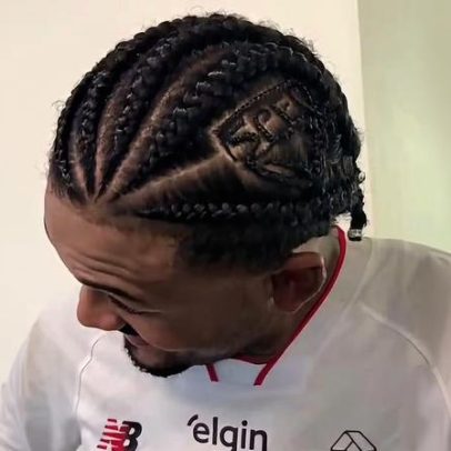 Sabino desenha escudo do São Paulo no cabelo com a frase No coração e na cabeça