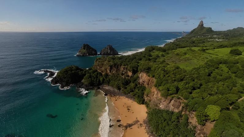 Baía do Sancho, em Fernando de Noronha