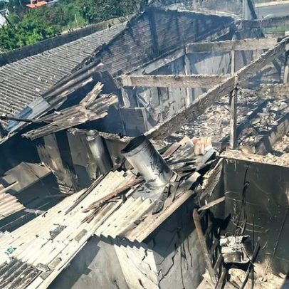 Avião de pequeno porte cai em Capão da Canoa sobre restaurante