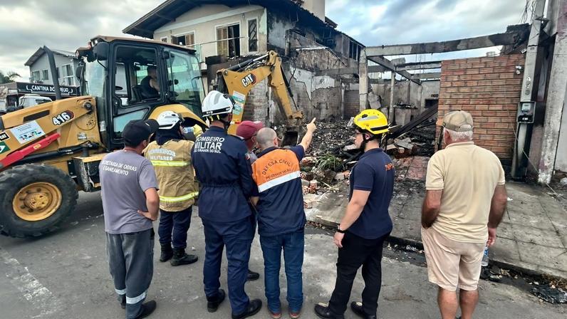 Bombeiros localizam quarta vítima da queda de avião no RS