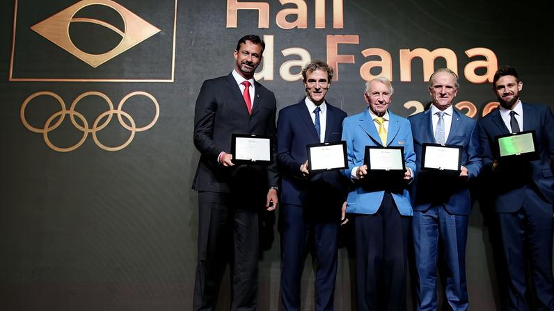Oscar Schmidt, um dos maiores nomes da história do basquete brasileiro, foi primeiro homenageado da noite.