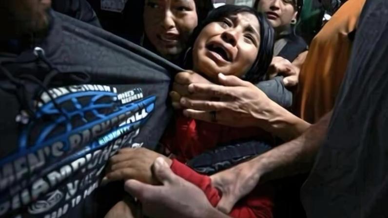 Separados pelo ICE, de Carol Guzy, vence o World Press Photo