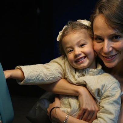 Influenciadora afirma dar whey e creatina a filha de 3 anos; riscos avaliados