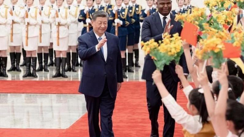 Na imagem, o presidente chinês Xi Jinping durante visita do presidente de Moçambique, Daniel Francisco Chapo, à Pequim em 21 de abril