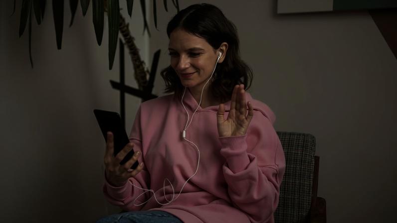 Celular se torna aliado na comunicação em Libras e aproxima pessoas no dia a dia — Foto: Reprodução/ Freepik