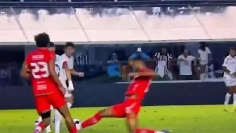 Ysllan deu entrada em Neymar no jogo do Santos contra o Velo Clube pela última rodada do Paulistão