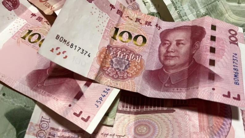 Essas taxas são válidas até o próximo anúncio do banco central chinês que acontece mensalmente, todo dia 20; na imagem, notas de yuan