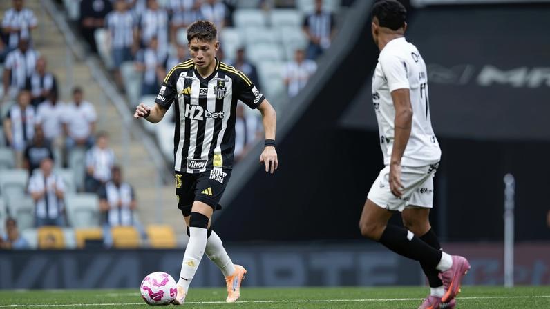 Ivan Román em ação pelo Atlético no duelo contra o Ceará no Brasileirão 2025