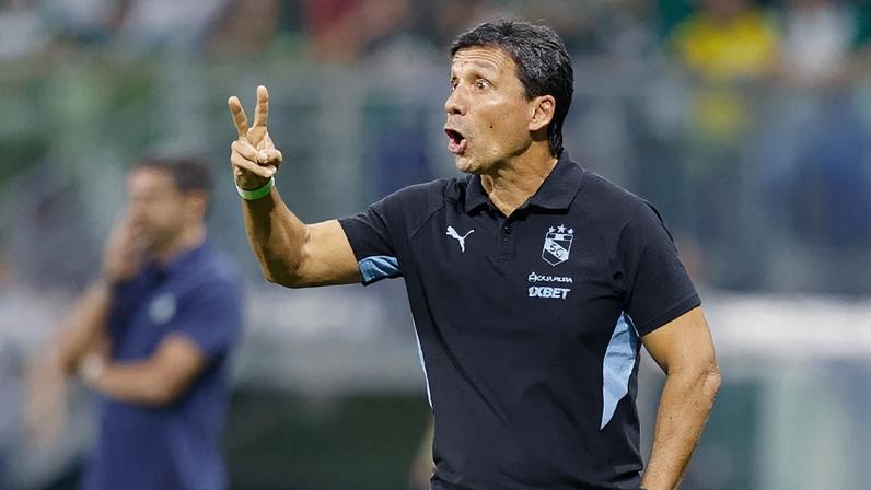 Zé Ricardo, técnico do Sporting Cristal, durante partida contra o Palmeiras, pela Libertadores