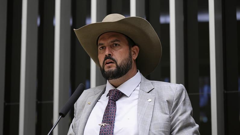 A MP foi enviada pelo governo depois que caminhoneiros ameaçaram entrar em greve por causa da alta nos preços dos combustíveis; na imagem, o deputado federal Zé Trovão