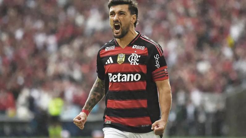 Arrascaeta comemora gol sobre o Palmeiras