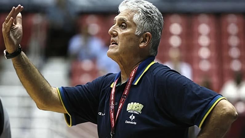 Moncho Monsalve ex-técnico da seleção brasileira de basquete — Foto: CBB