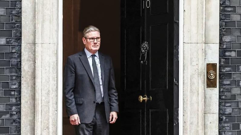 SOLIDÃO - O premiê britânico: a questão que mobiliza hoje a população não é mais se ele vai sair, mas quem vai lhe suceder