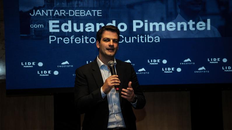 O prefeito de Curitiba, Eduardo Pimentel, em evento (Levy Ferreira/Secom/.)