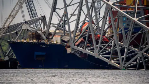Operadora de navio Dali é indiciada por desab de ponte em Baltimore