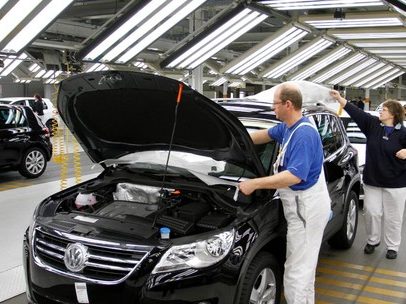 PMI industrial da zona euro sobe para 52,2 em abril, maior há quase quatro anos
