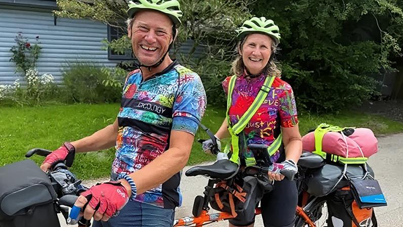 Casais de ninho vazio fazem viagem de tandem de 1.900 milhas