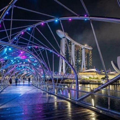 Passarela de 280 m em Singapura imita espiral do DNA com aço inoxidável