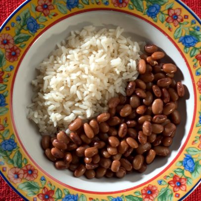Especialistas desmentem boato de ração do governo sobre arroz com feijão